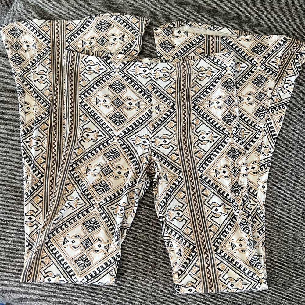 Volcom Large Patterned Stretch Flare Pants - Picture 2 of 4